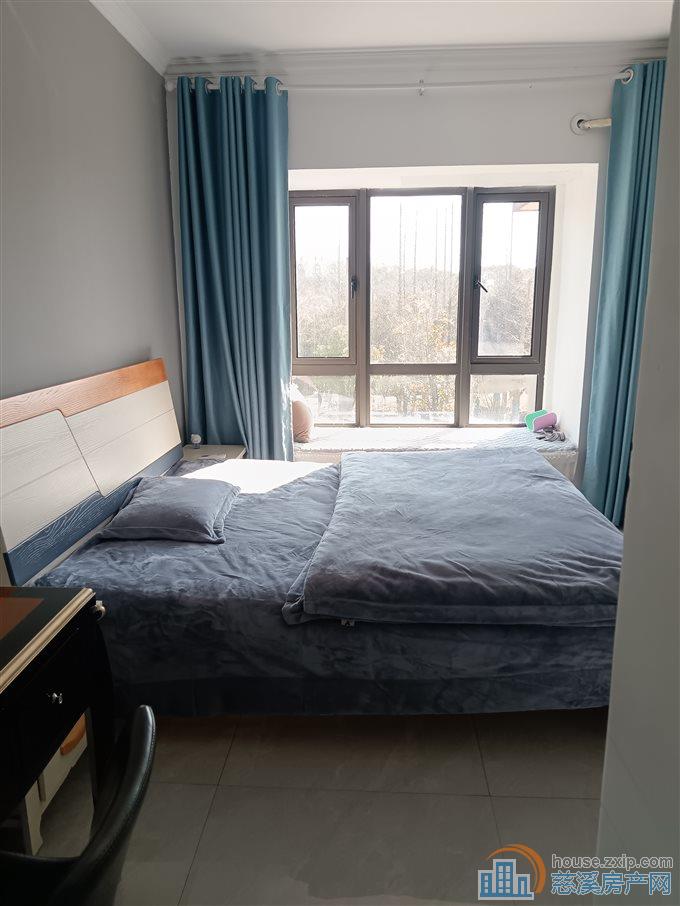 天誉华府141平精装三室4200元/月