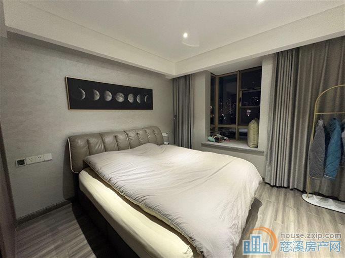 特价：伊顿花苑 黄金楼层大平层精装全送