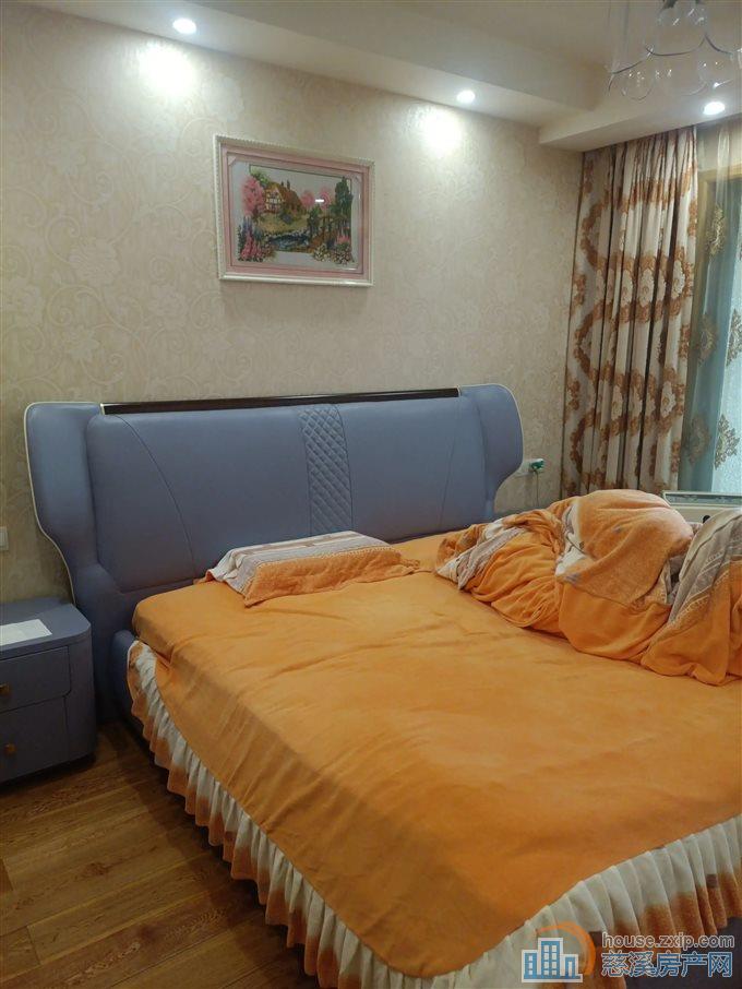 白金湾 精装136平方146.8万边套