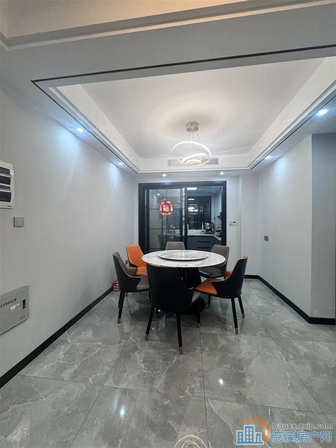 鸣北小区 精装154平185万带车位