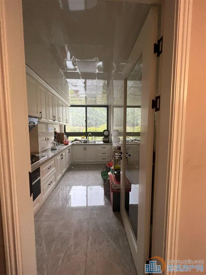 峙山庄园180平220万带车位豪装