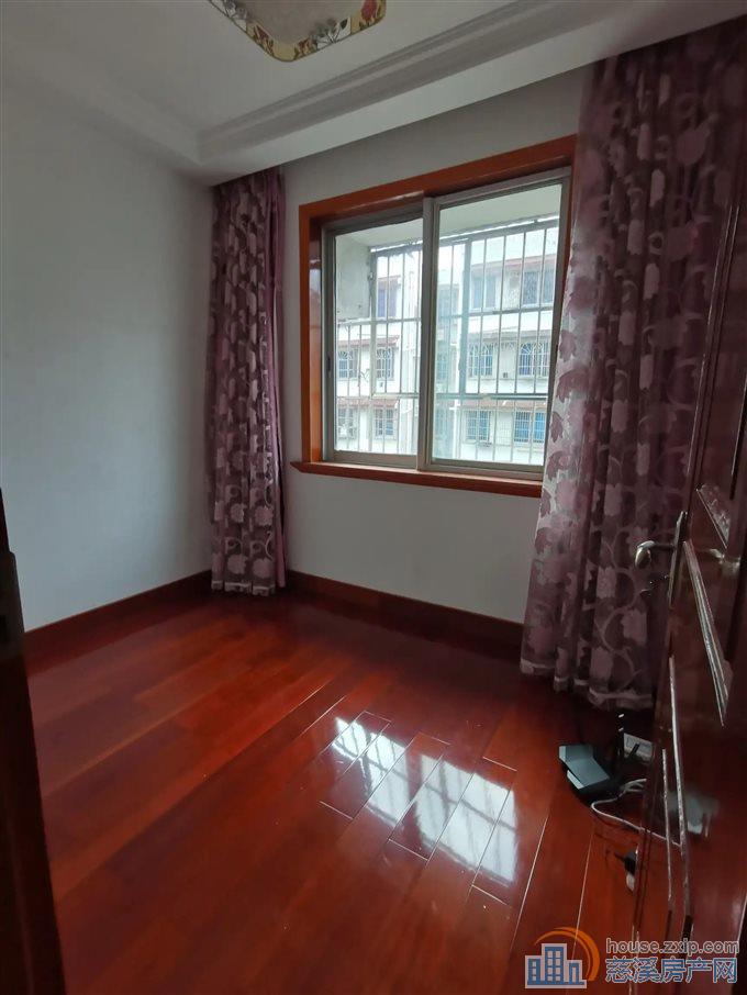 名仕园 84.7平75万精装3房杂物间