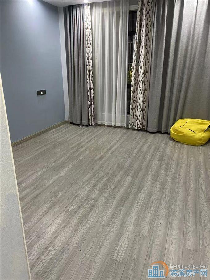 兴隆苑多层3楼142平精装150万