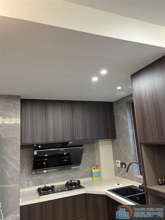 捡漏 天誉华府景观楼层视野佳 精装毛坯价