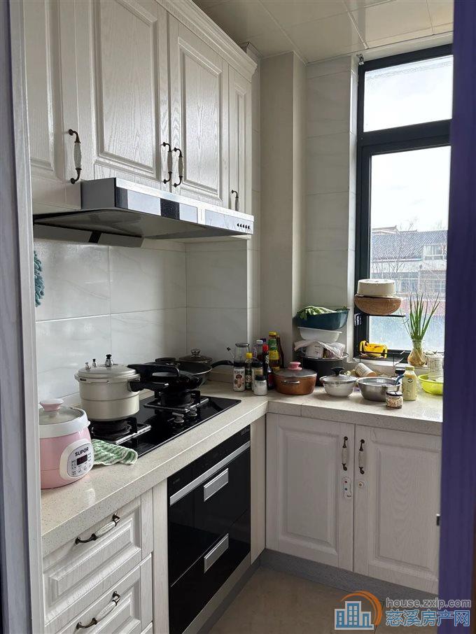 绿德家园 精装125平方135万带车位