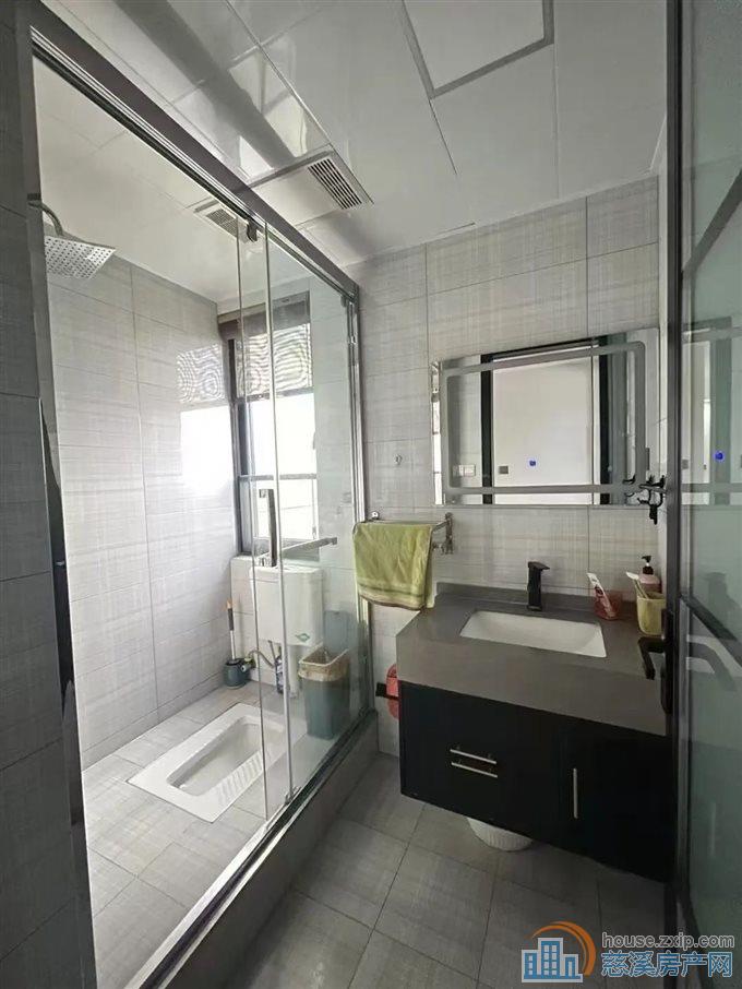 阅江府132平245万满五唯一精装修