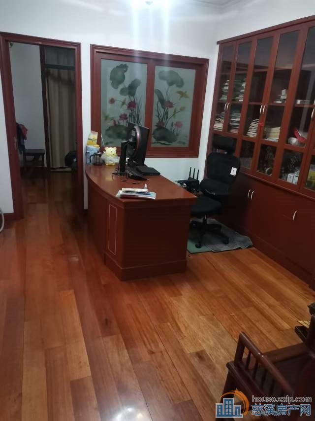 特价东方明珠洋房1楼168平车位150万直