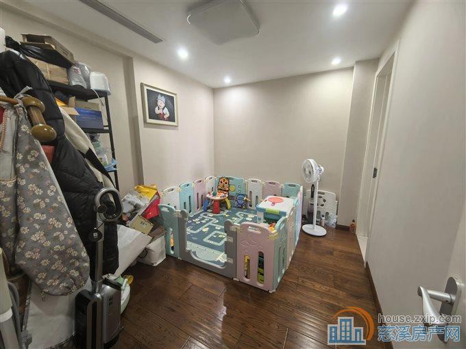 复地联排别墅 精装修 带车位 满两年