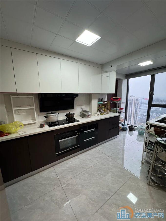 江滨165平精装自住送车位255万