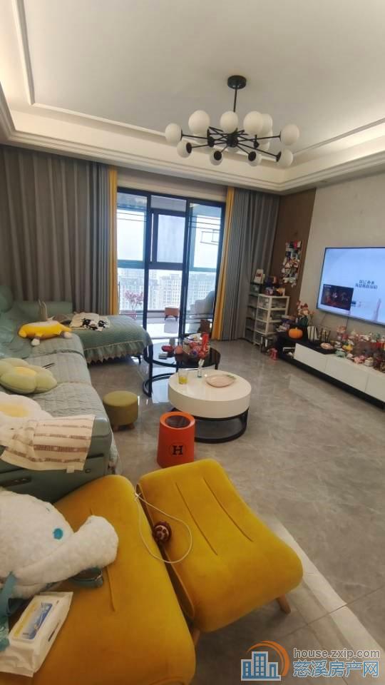 悦华府 140平 带车位 240万