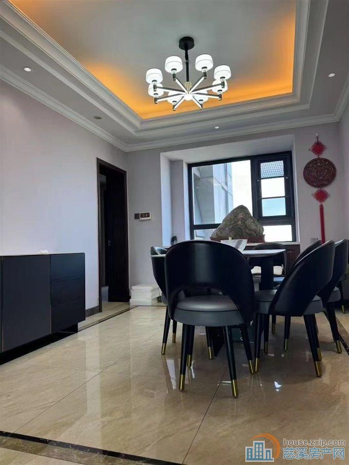 金地鸿悦凤凰层185平4房精装带车位