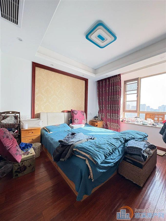 伊顿花苑136平140万精装修拎包入住