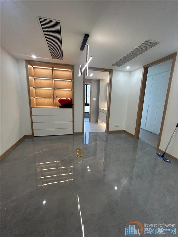 江滨之城240平精装未住过418万双车位