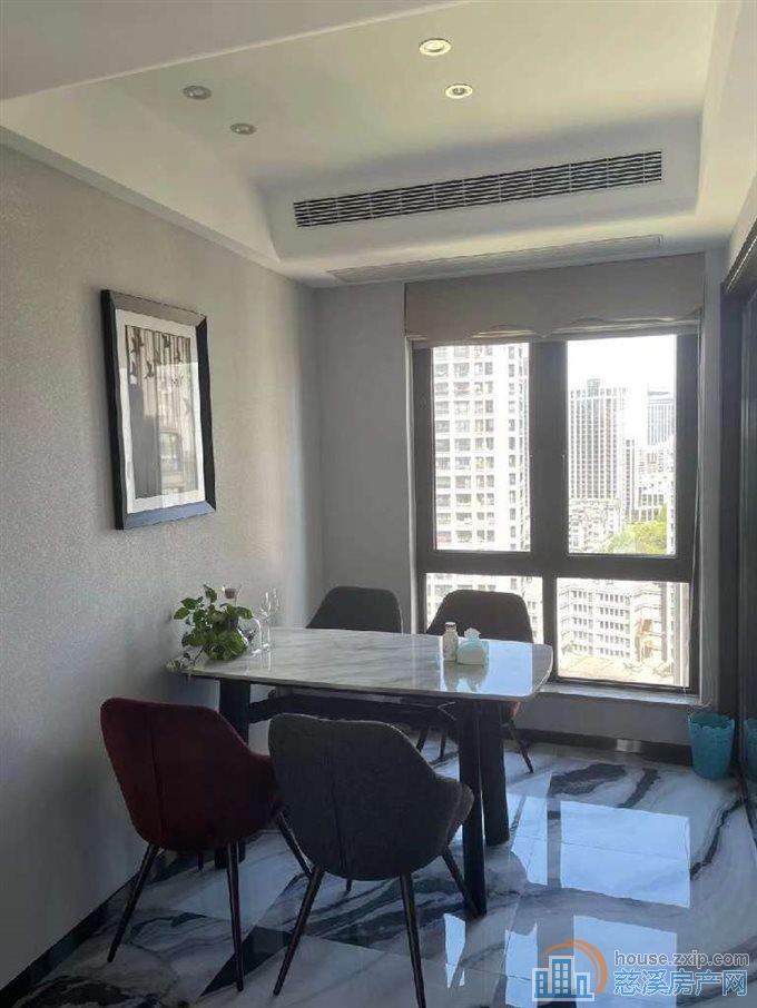 恒泰嘉景园 精装 黄金楼层 带车位杂物间