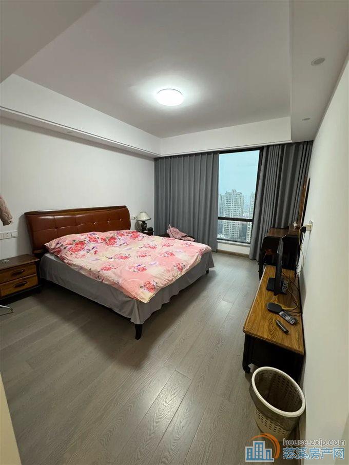 江滨165平精装自住送车位255万