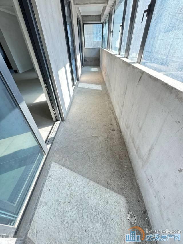 万固臻悦府东区 东边套 带大露台