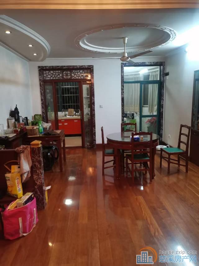 特价东方明珠洋房1楼168平车位150万直