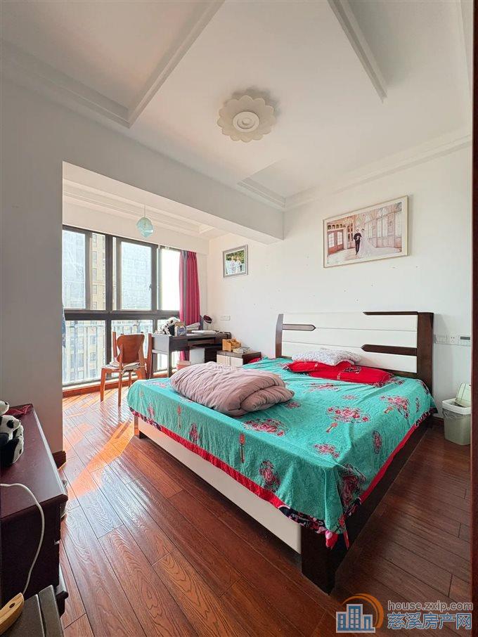 伊顿花苑136平140万精装修拎包入住