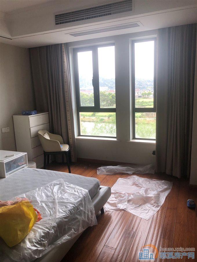 保利三期慈悦湾131平精装小区第一排