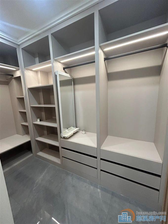 江滨之城240平精装未住过418万双车位