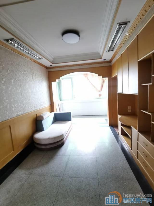 金山新村东区3楼74平架空层88万