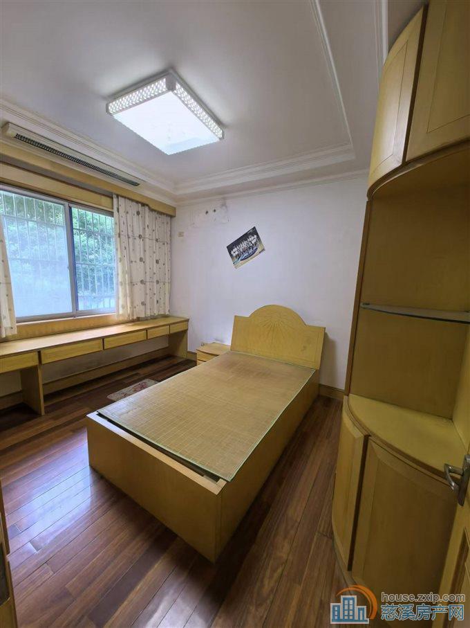 金东北苑135平110万带大车库精装