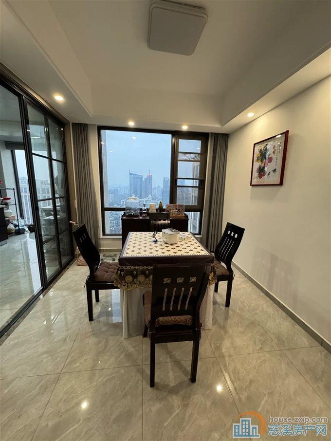 江滨165平精装自住送车位255万