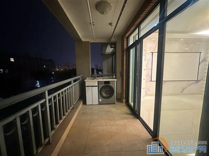 城市桃源中间楼层中庭