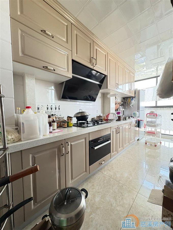 伊顿花苑136平140万精装修拎包入住