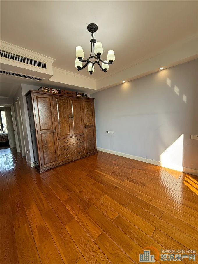 绿城御园 豪装 带车位 楼层好