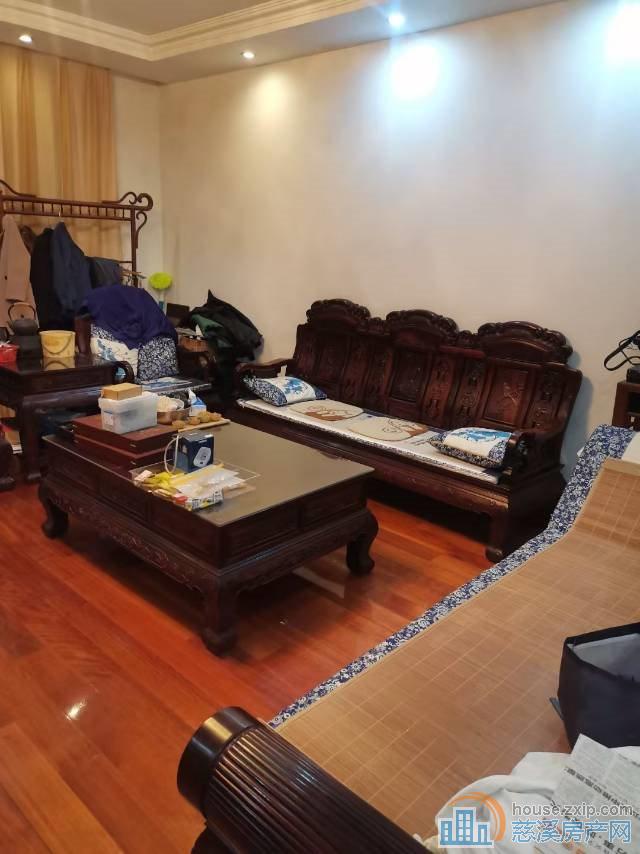 特价东方明珠洋房1楼168平车位150万直