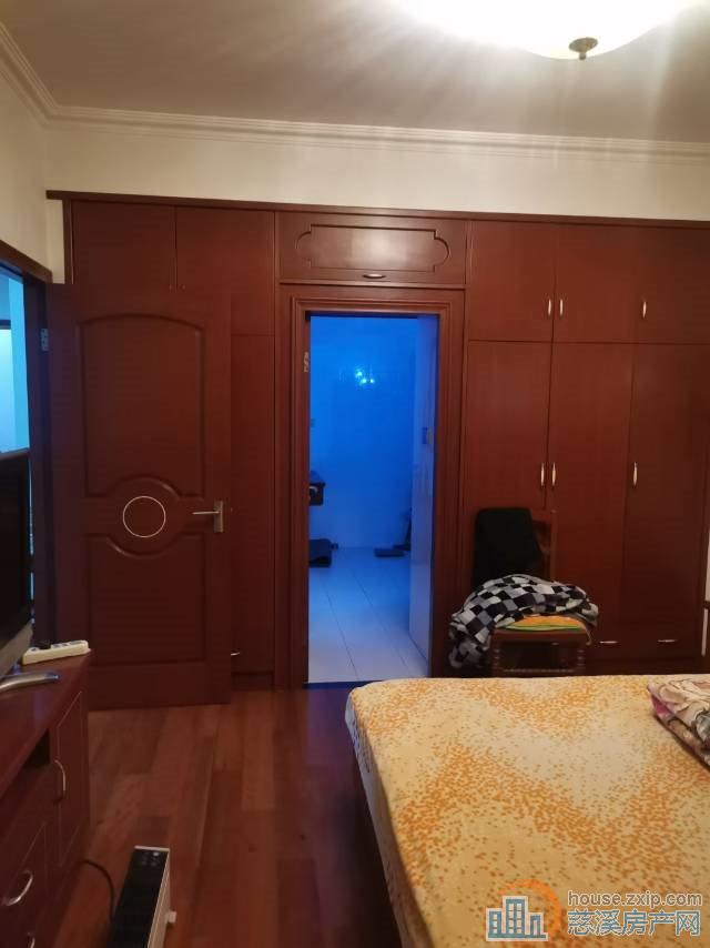 特价东方明珠洋房1楼168平车位150万直