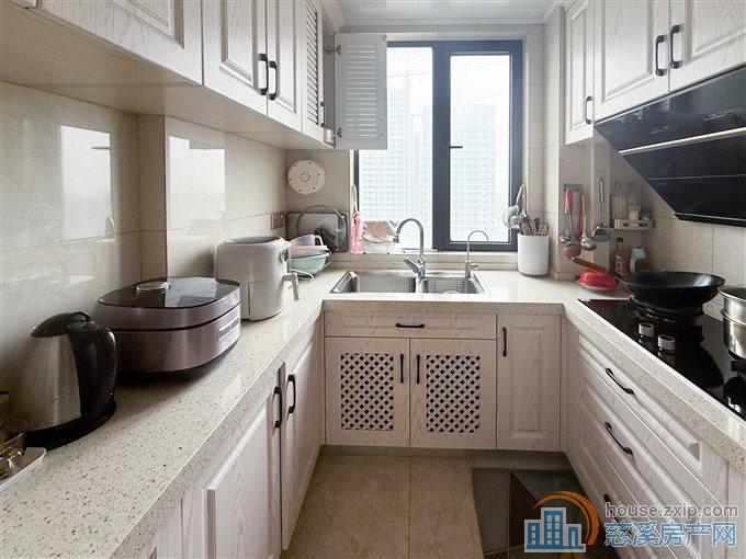 盛泰嘉苑 精装修 带车位 拎包入住