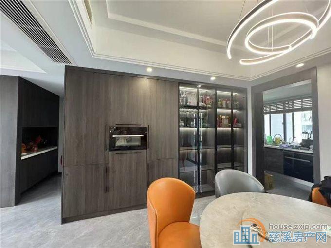 阅江府·洋房143平车位精装268万