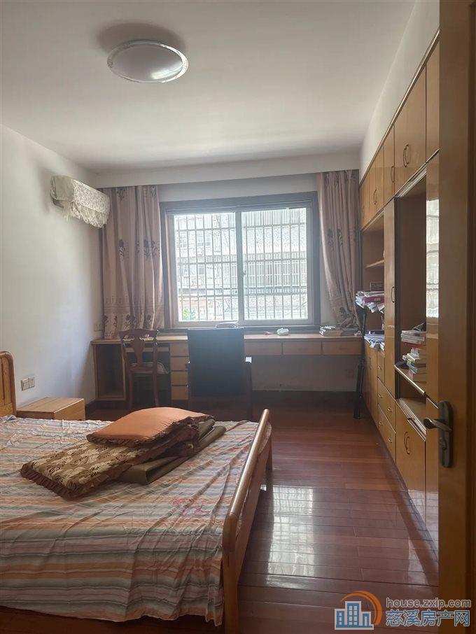 清泰公寓精装146.8平132万朝南车库