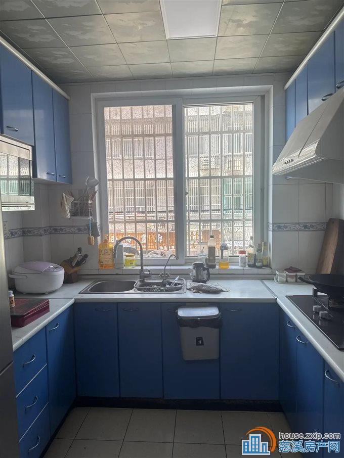 清泰公寓精装147平132万低楼层带车库