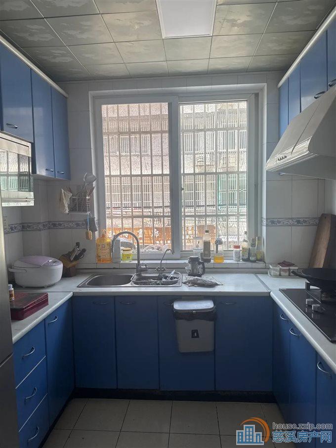 清泰公寓精装146.8平132万朝南车库