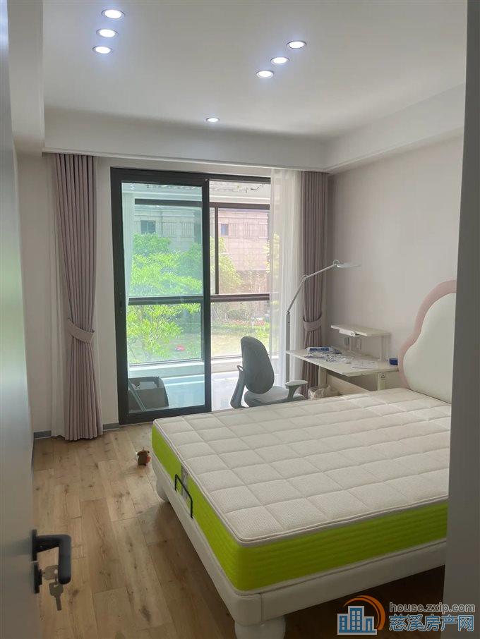 悦华府 精装小高层 带车位 满两年