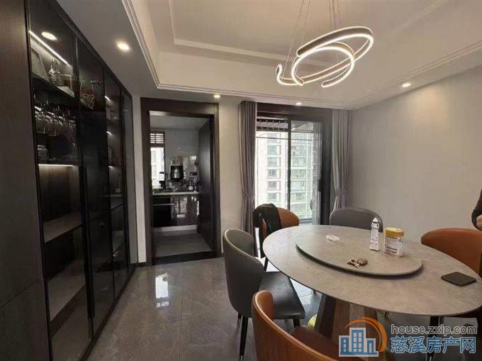 阅江府·洋房143平车位精装268万