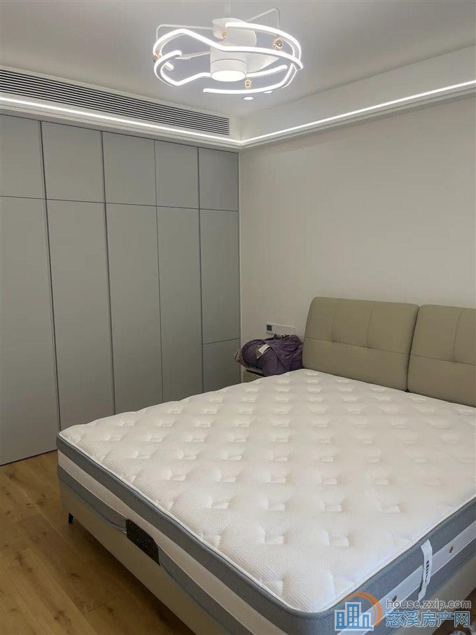 悦华府 精装小高层 带车位 满两年