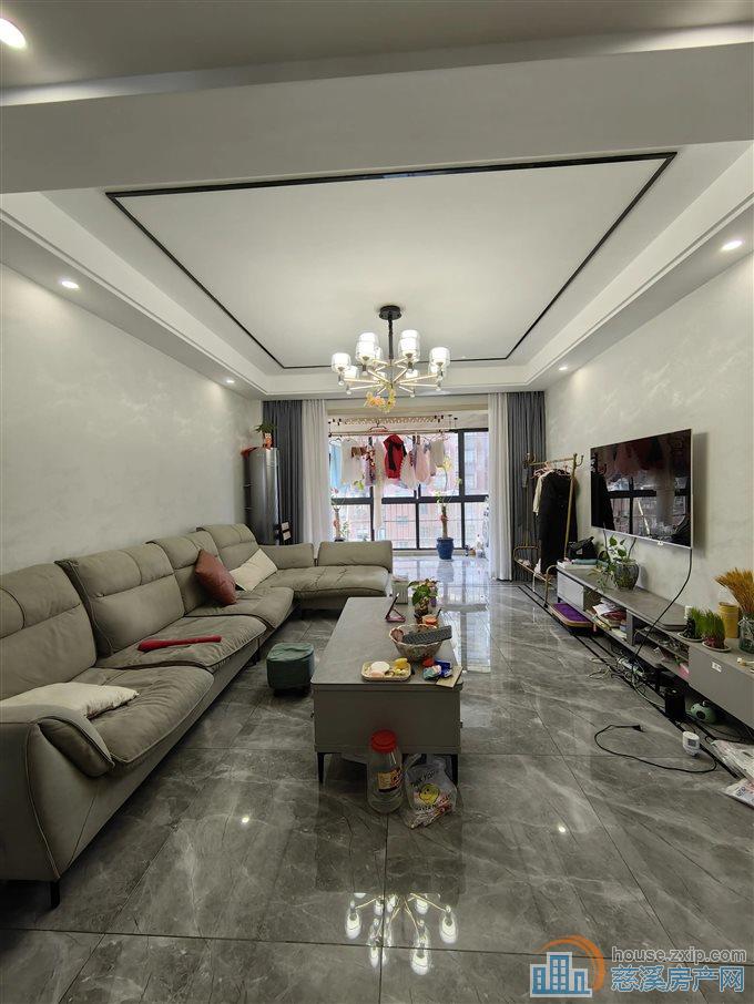 兴隆苑 精装电梯房122平方160万车位