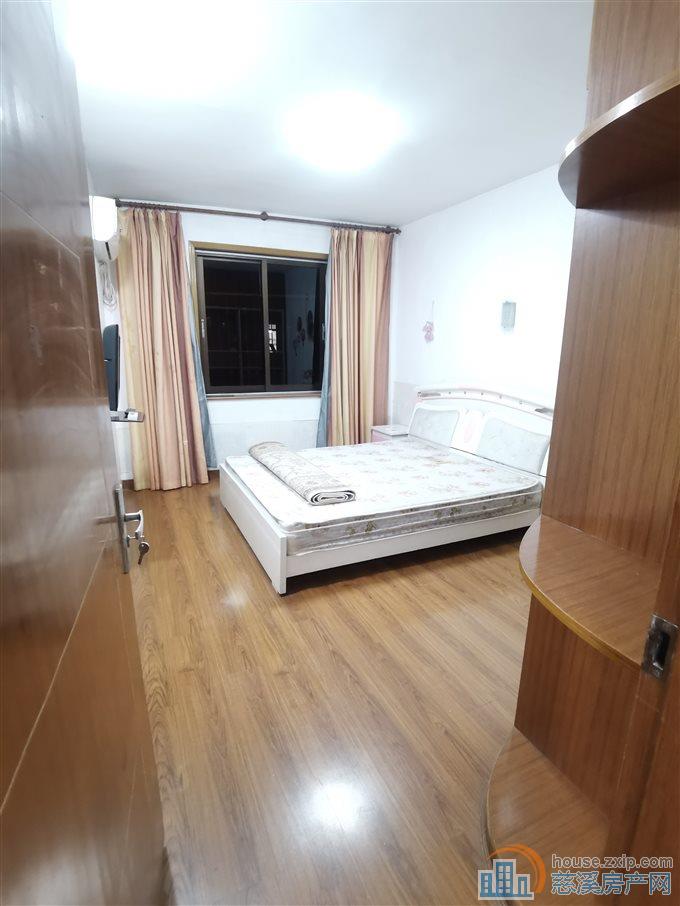 金山新村3楼72平+储藏间精装直接钥匙在