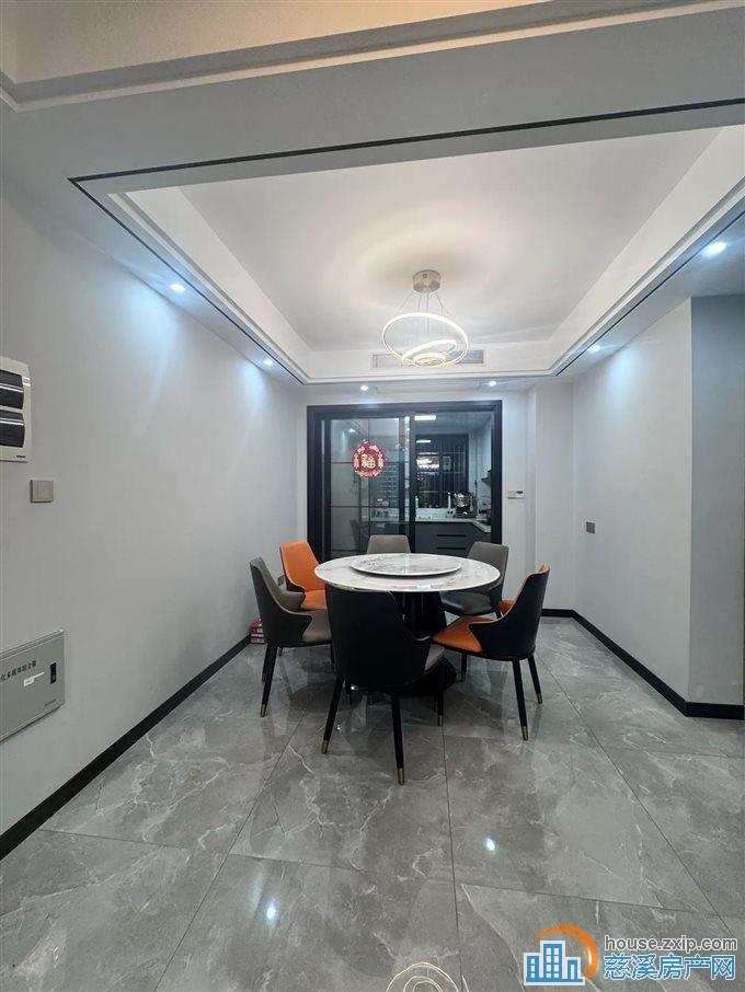 鸣北小区 黄金楼层154平195万带车位