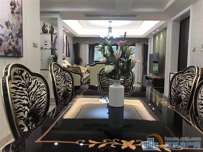 金仕华庭二期低楼层3室2厅2卫豪装