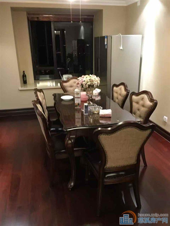 金地鸿悦192平方精装车位320万