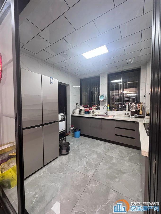 鸣北小区 黄金楼层154平195万带车位