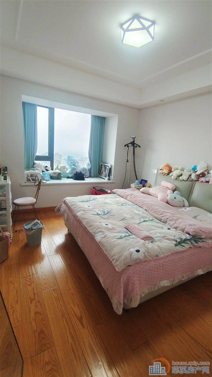 城南悦华府精装4房140平208万带车位