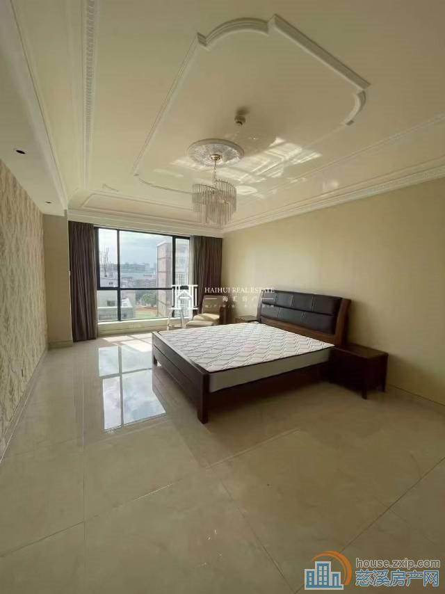 波斯曼朝南未满二年43平95万精装