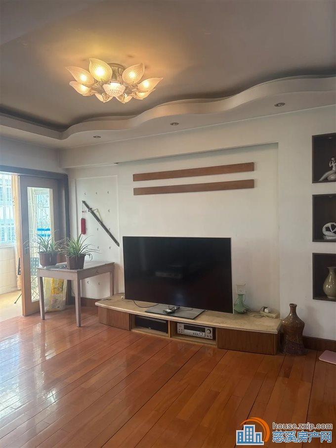 清泰公寓精装147平132万低楼层带车库