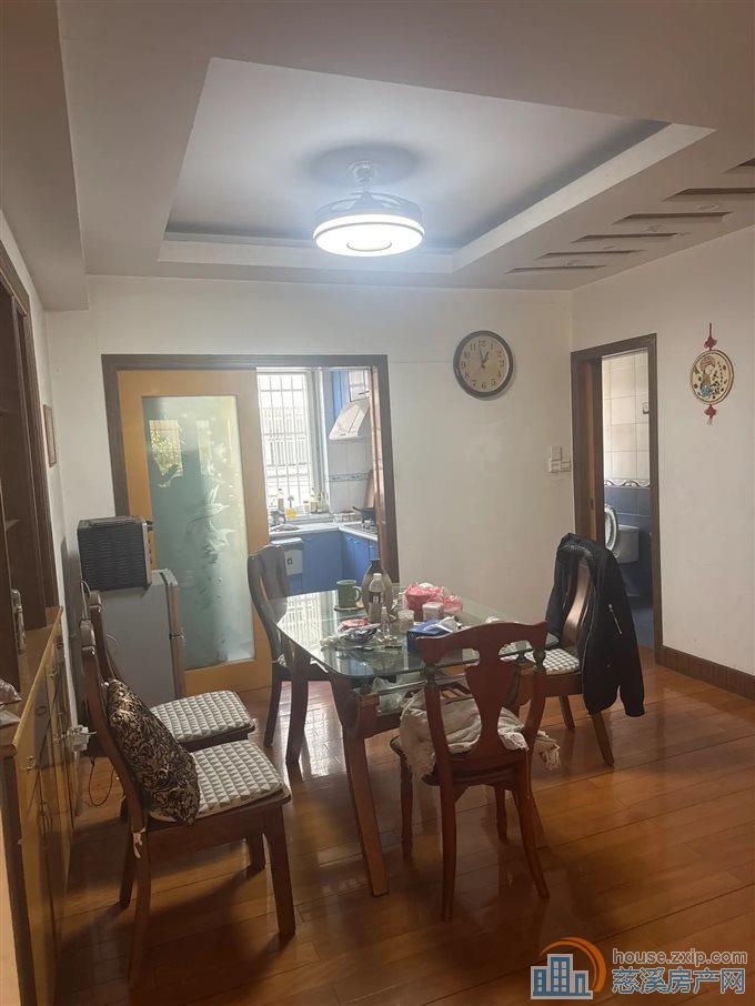 清泰公寓 精装146.8平132万带车库